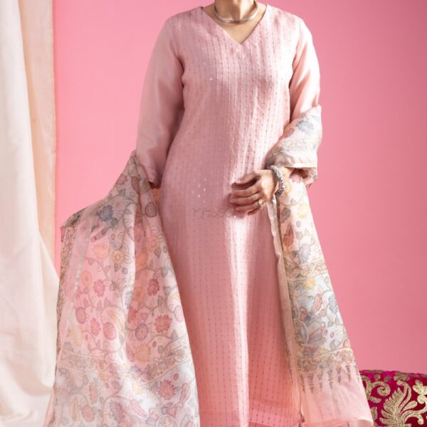 Women Viscose Chanderi Kurta With Pant And Tabby Silk' Dupata Set