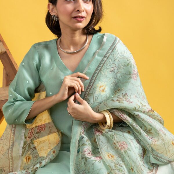 Women Viscose Chanderi Kurta With Pant And Tabby Silk' Dupata Set