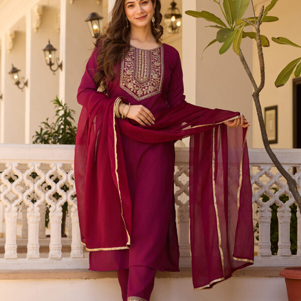 Women Rayon Kurta With Pant And Chinnon Dupata Set
