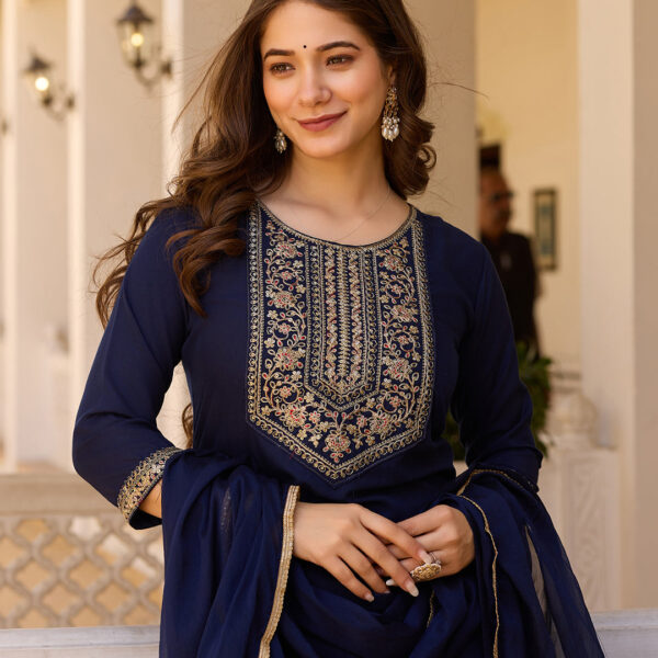 Women Rayon Kurta With Pant And Chinnon Dupata Set