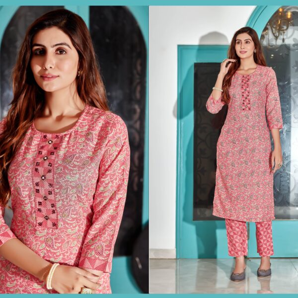 Women Cotton Blend Digital Print Kurta With Pant Set