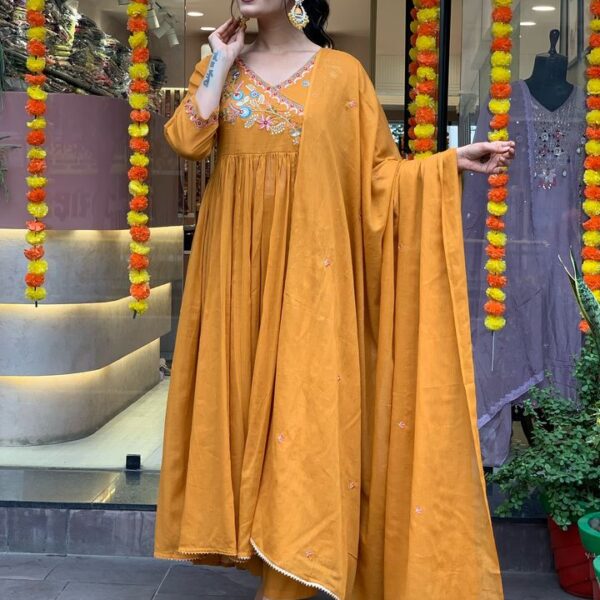 Women Viscose Chanderi Kurta With Viscose Chanderi Pant And Heavy Chanderi Dupata Set