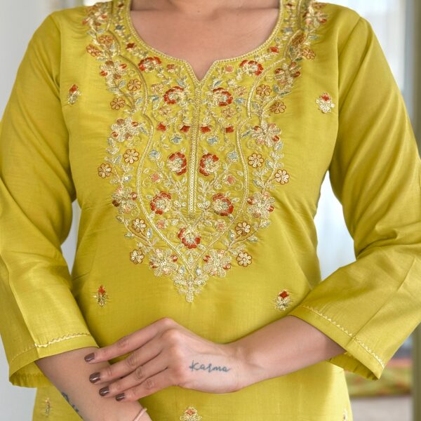 Women's Viscose Chanderi Embroidered Straight Kurta with Pant And Jacquard Printed Dupatta Sets