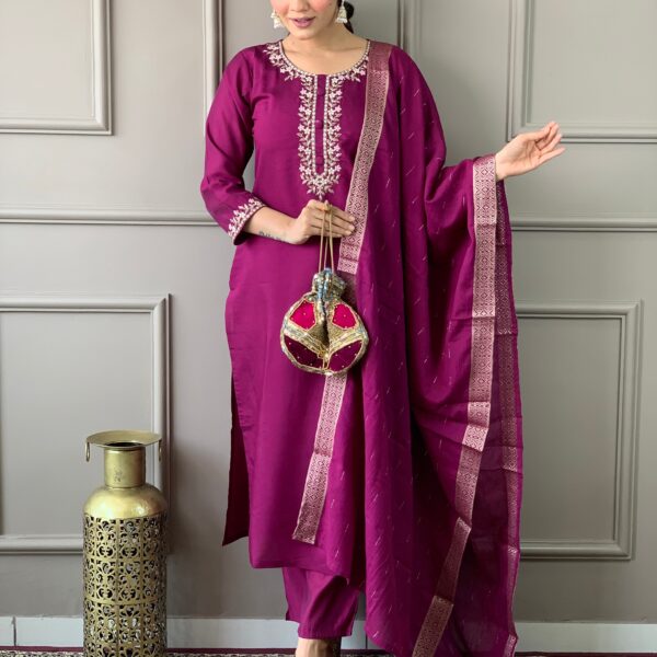 Women's Viscose Chanderi Embroidered Straight Kurta with Pant And Jacquard Printed Dupatta Sets