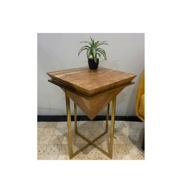 Luxury Table - Pyramid Gold